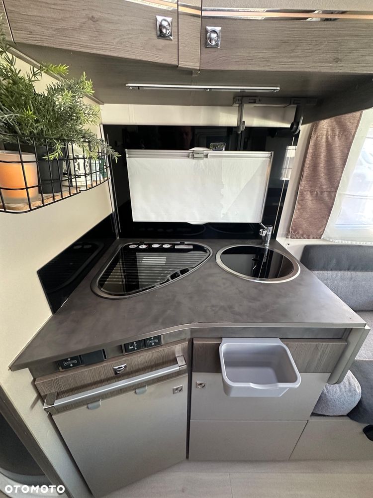 Ford CHAUSSON 720 Titanium Premium - 18