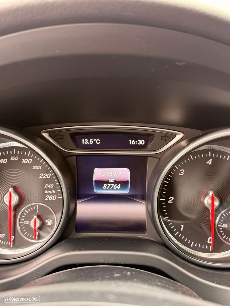 Mercedes-Benz GLA 180 - 10