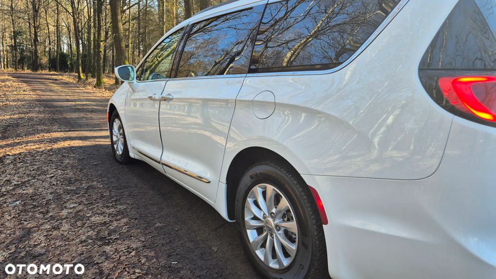 Chrysler Pacifica - 8