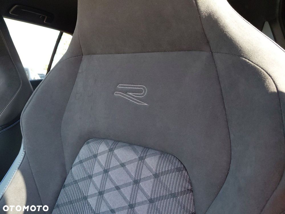 Volkswagen Golf 1.5 eTSI mHEV R-Line Plus DSG - 34