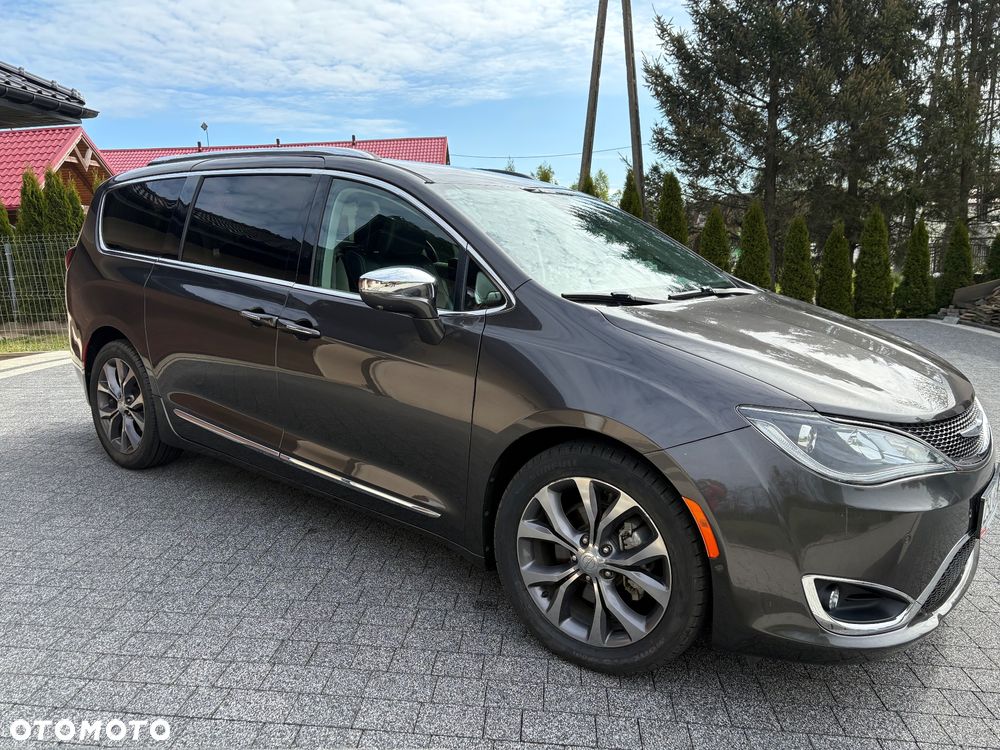Chrysler Pacifica - 8