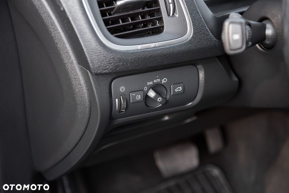 Volvo V40 D3 Geartronic Summum - 17