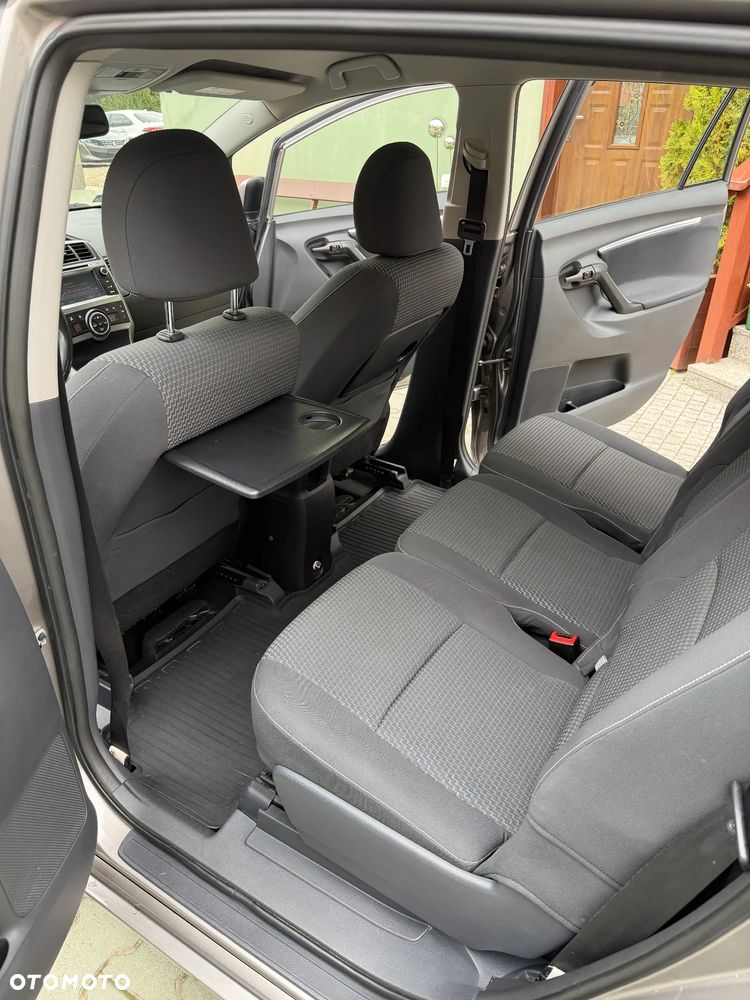 Toyota Verso 1.8 Premium 7os - 23