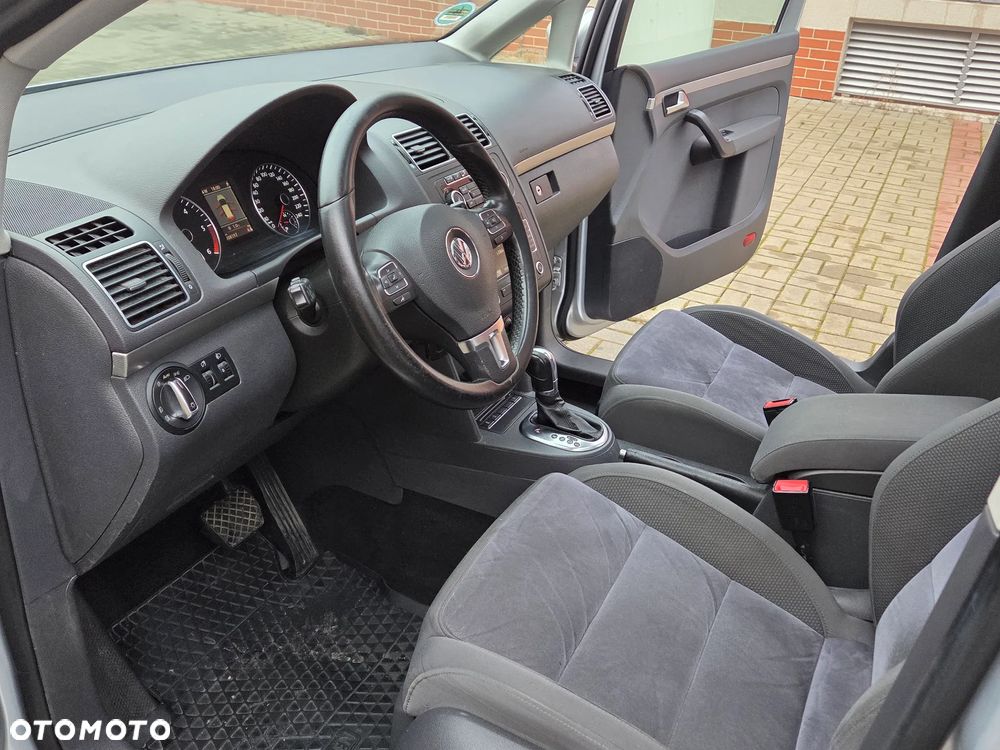 Volkswagen Touran 1.6 TDI DPF BlueMotion Technology DSG Highline - 26