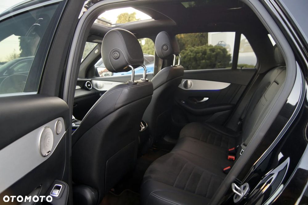 Mercedes-Benz GLC 300 e 4Matic 9G-TRONIC AMG Line - 9