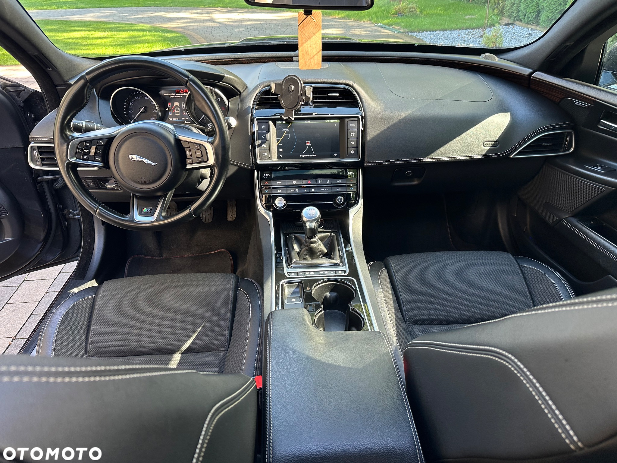 Jaguar XE 2.0 D R-Sport - 7