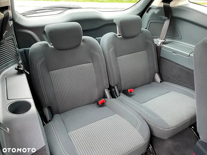 Ford Grand C-MAX - 9