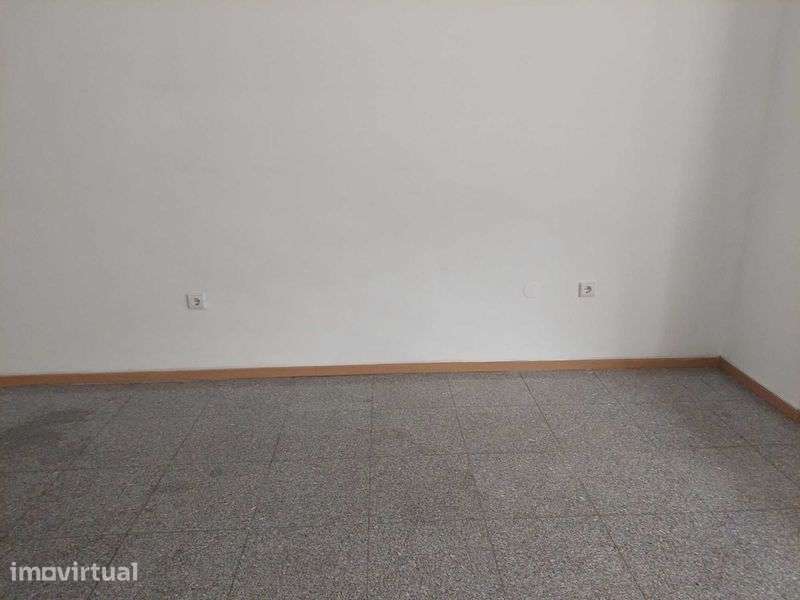 Vende-se ou Arrenda-se Loja - Grande imagem: 3/3
