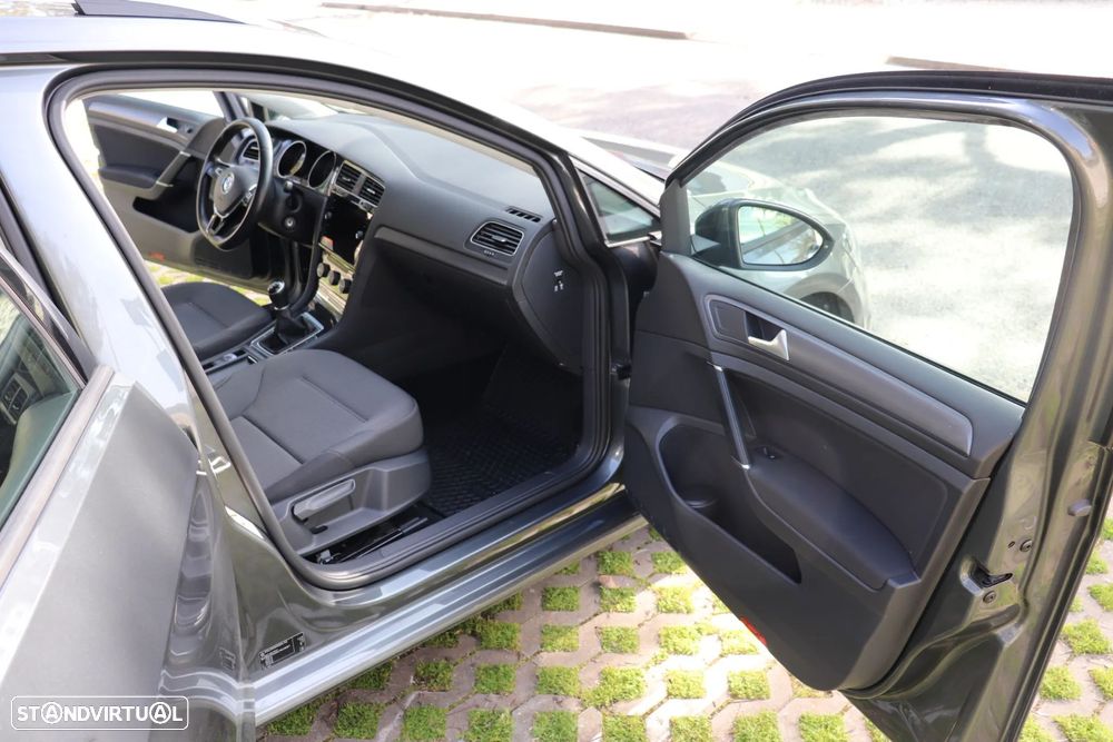 VW Golf Variant 1.6 TDi Confortline - 16