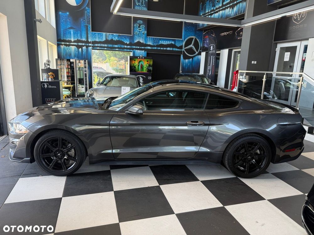 Ford Mustang - 9