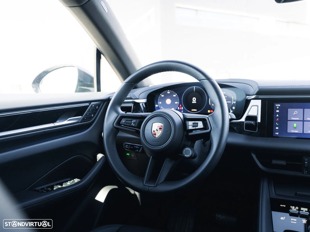Porsche Macan Electric 4 - 18
