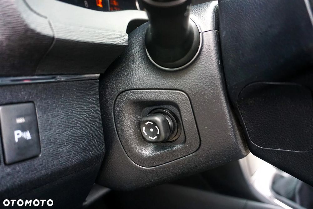 Toyota Avensis 2.0 Prestige NAVI - 30