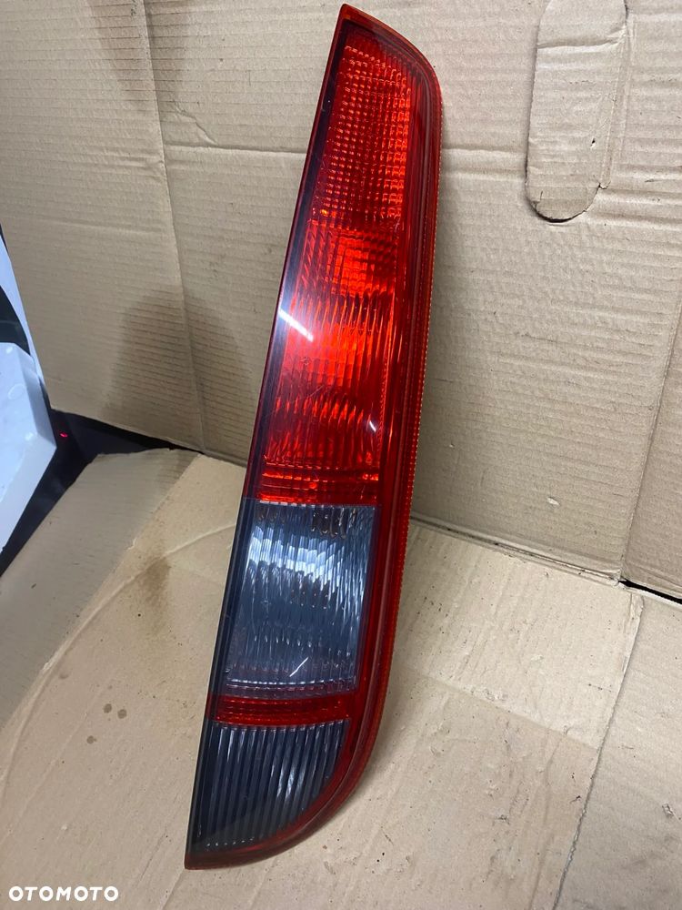 LAMPA TYLNA PRAWA FORD FOCUS MK2 10209 4M5113N004C - 2