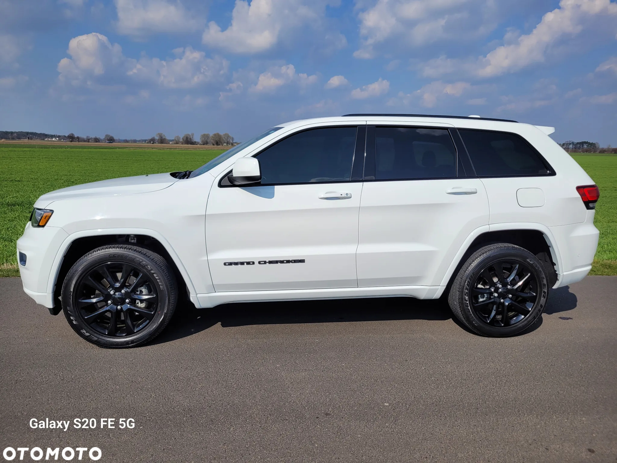 Jeep Grand Cherokee - 12