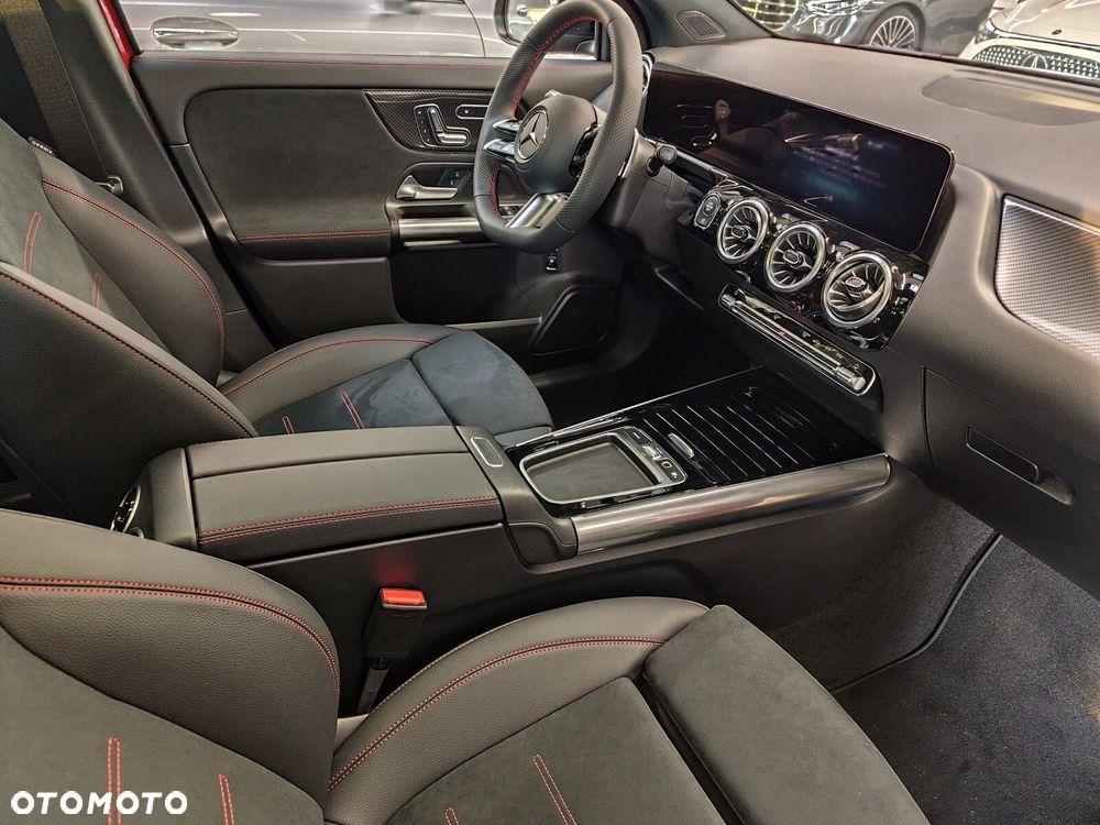 Mercedes-Benz GLA - 10