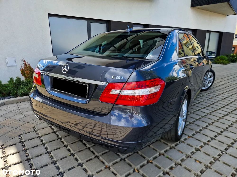Mercedes-Benz Klasa E 200 CGI BlueEffICIENCY - 4