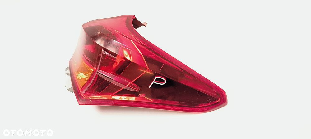 LAMPA PRAWA TYŁ TOYOTA AURIS II - 3
