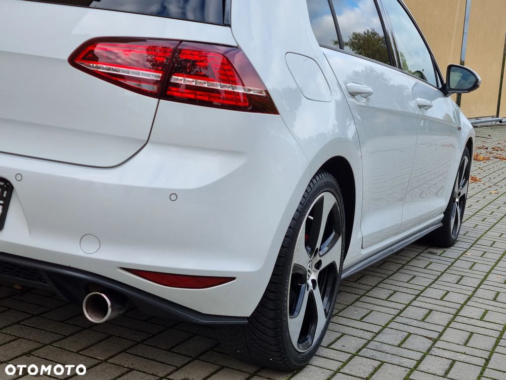 Volkswagen Golf VII 2.0 TSI BMT GTI - 12