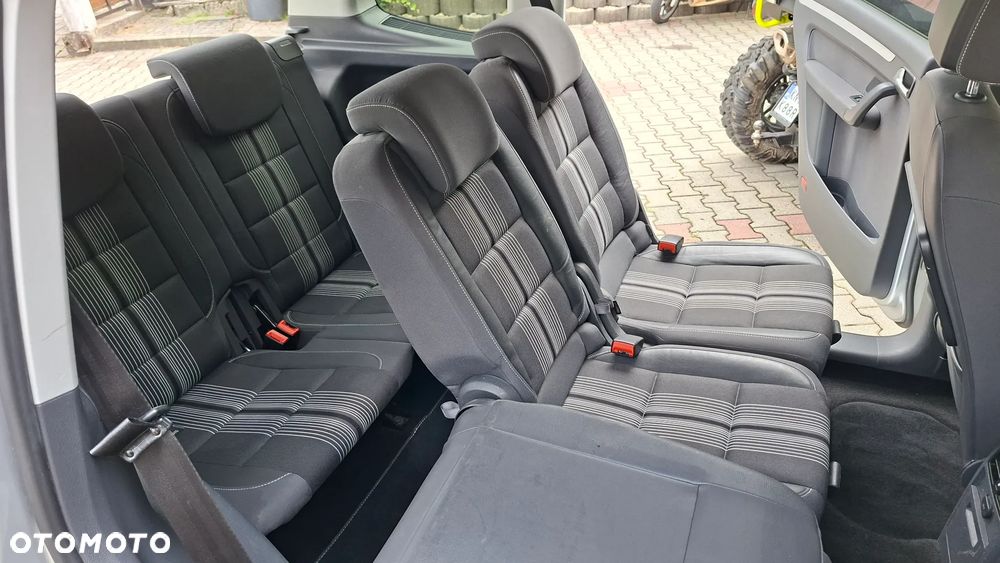Volkswagen Touran 2.0 TDI DPF BlueMotion Technology DSG MATCH - 23