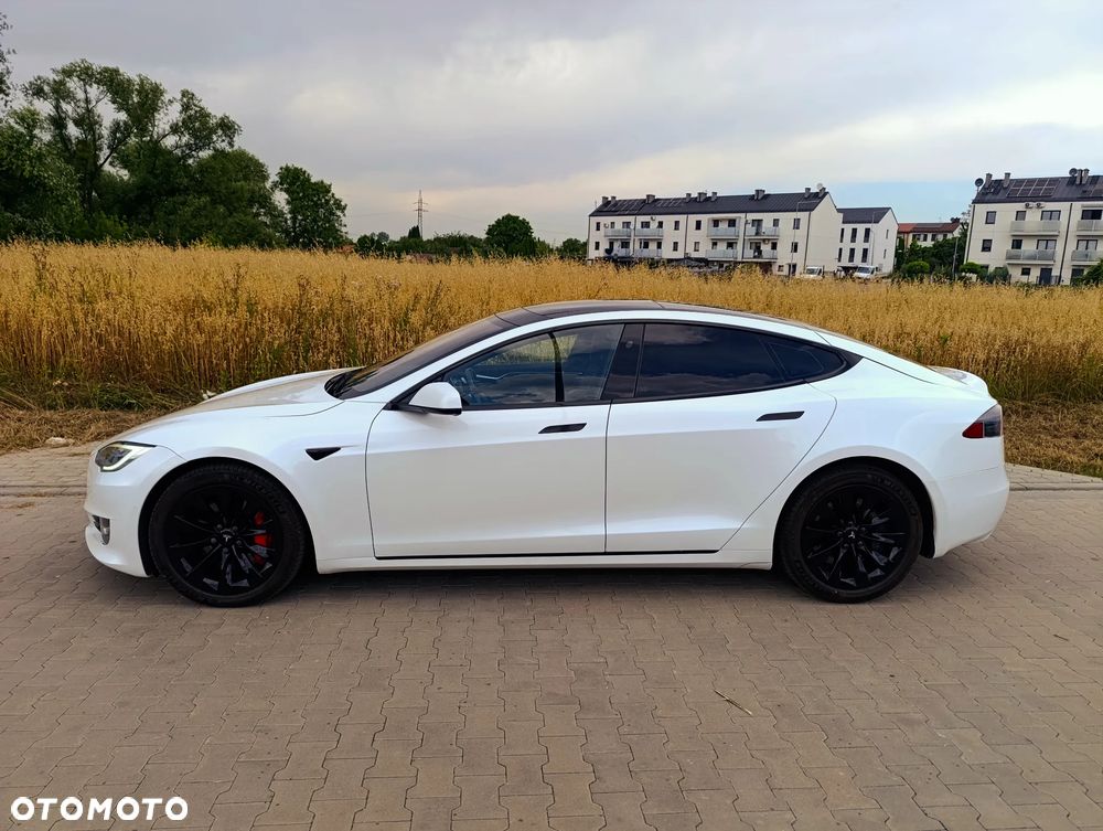 Tesla Model S - 29