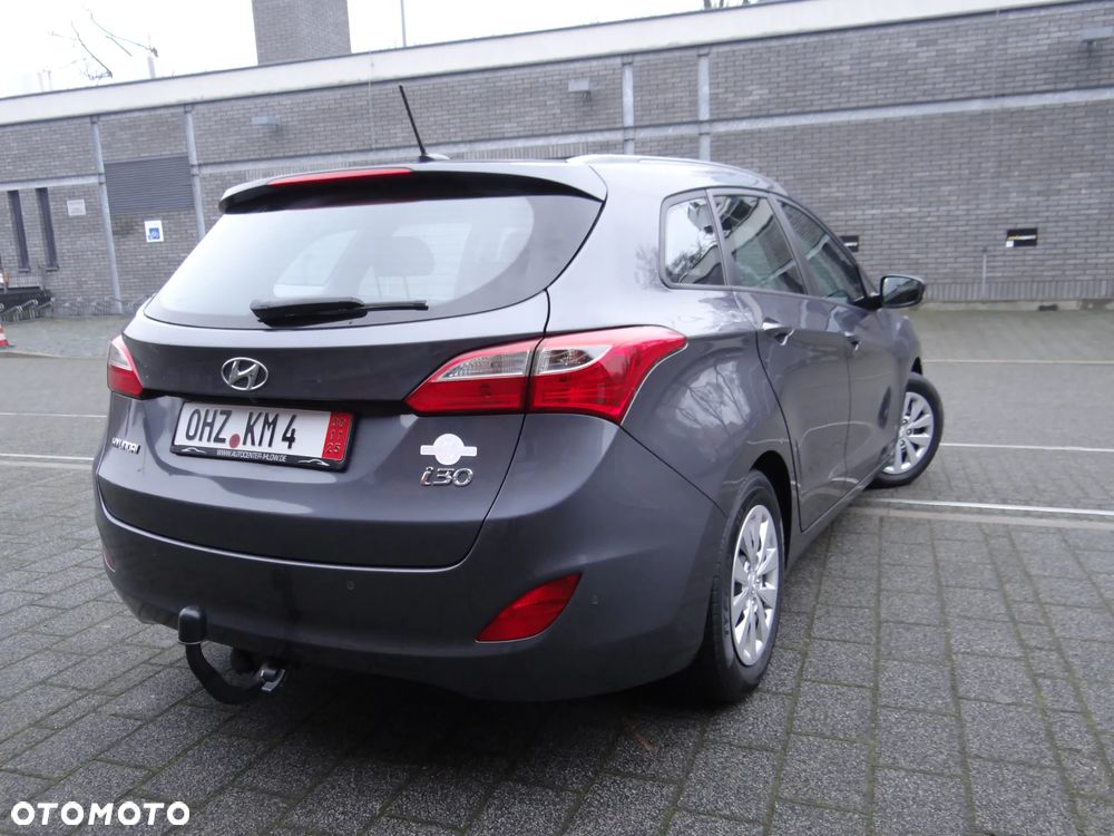 Hyundai i30 blue Kombi 1.6 CRDi Classic Navigation - 3