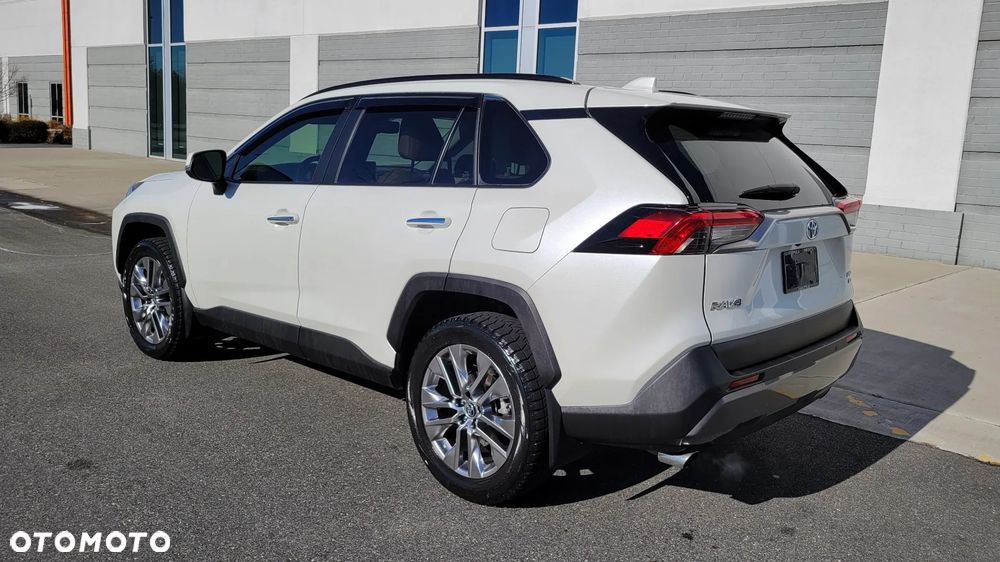 Toyota RAV4 2.5 XLE - 5