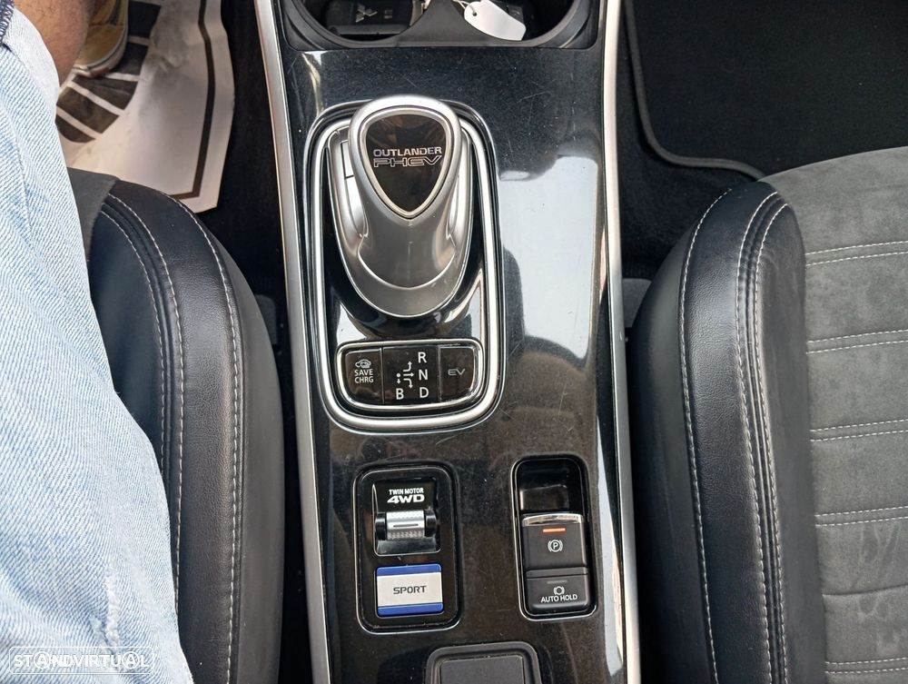 Mitsubishi Outlander 2.4 4WD Plug-In Hybrid Spirit+ - 10