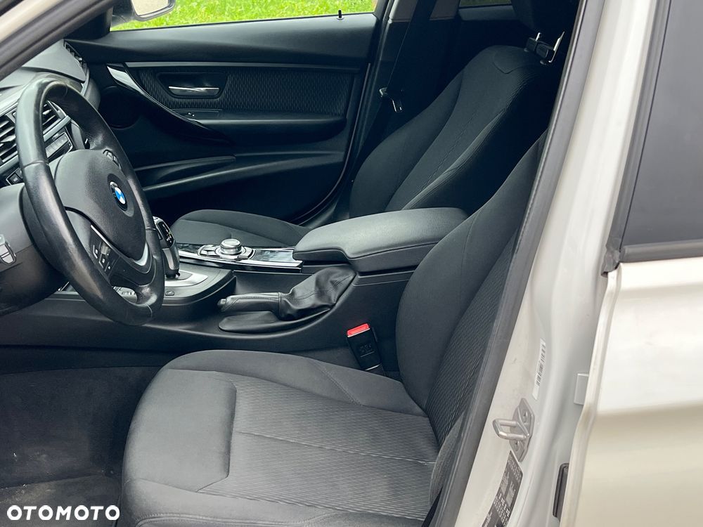 BMW Seria 3 318i - 10