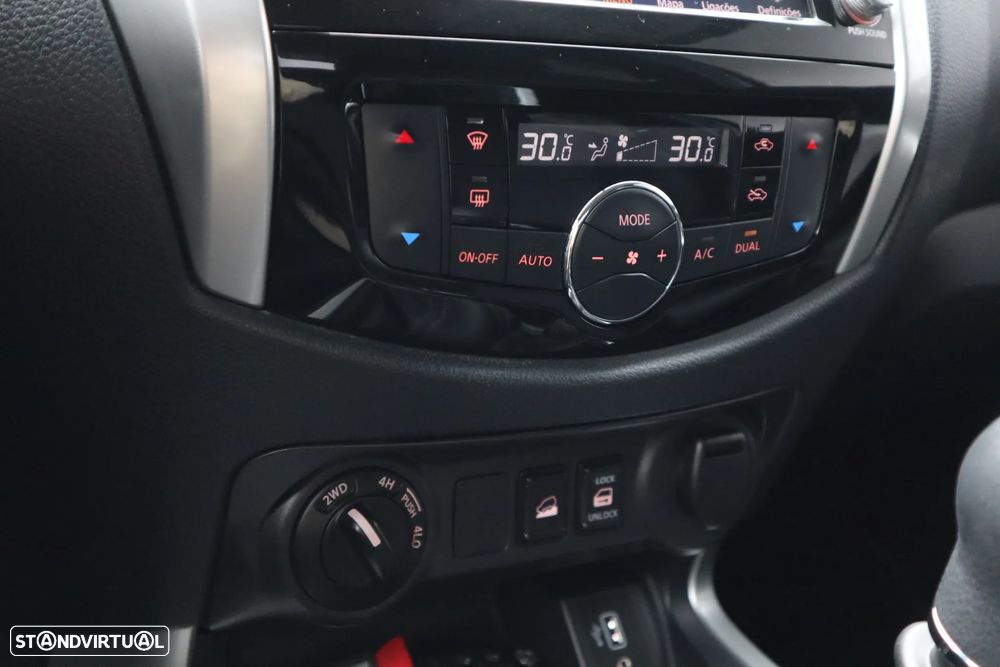 Nissan Navara 2.3 dCi CD 4WD N-Connecta Nav+Barras - 18