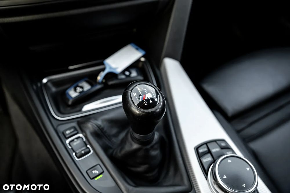 BMW Seria 3 320d xDrive M Sport - 36