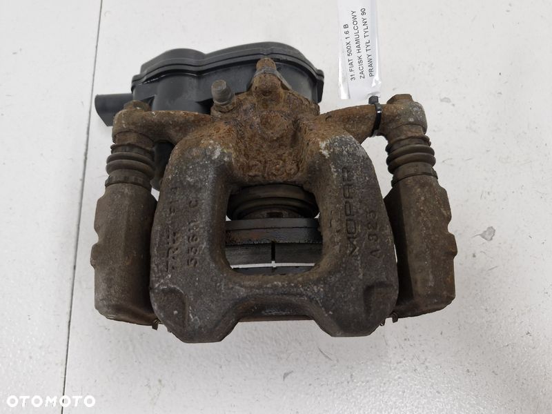 FIAT 500X 500 X 1.6 B ZACISK HAMULCOWY PRAWY TYŁ TYLNY ELEKTRYCZNY - 1