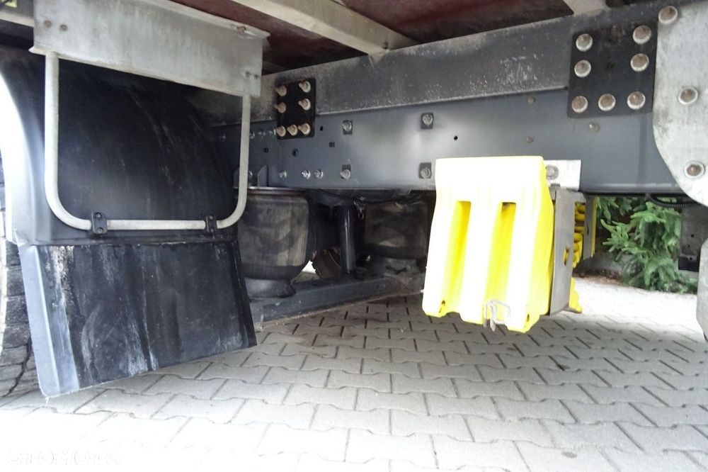DAF LF 220 Euro 6 kontener 18p winda sprowadzony książka - 16