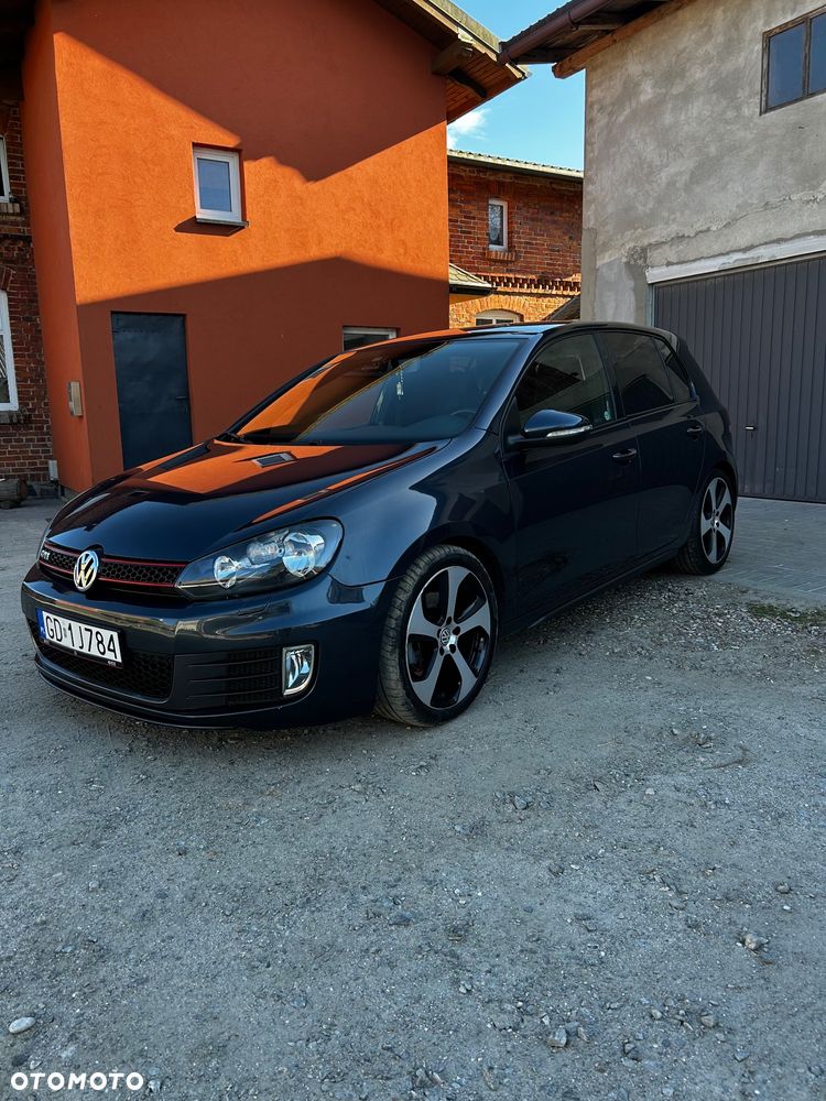 Volkswagen Golf - 1