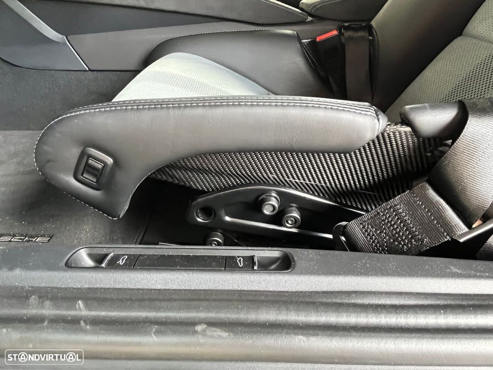 Porsche 718 Cayman GT4 RS - 42