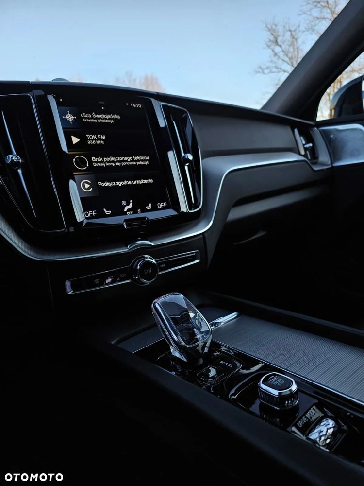 Volvo XC 60 T6 Plug-In Hybrid AWD R-Design - 20