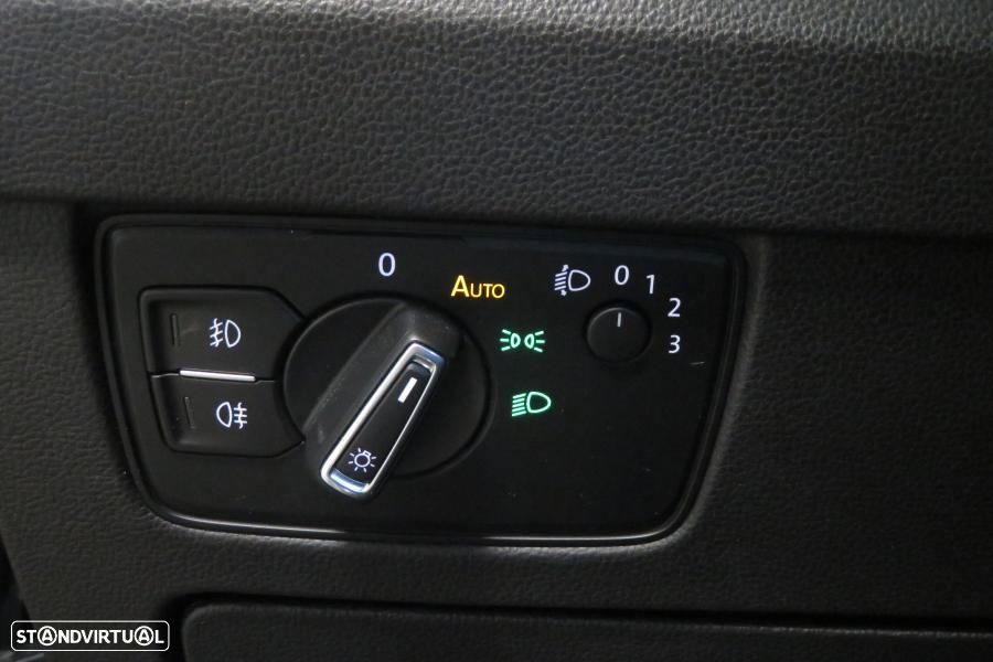 VW Passat Variant 2.0 TDI R-Line DSG - 14