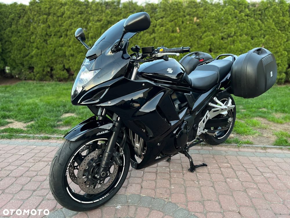 Suzuki GSX - 8
