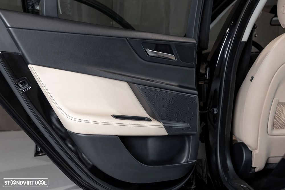 Jaguar XE 2.0 D Prestige Aut. - 25