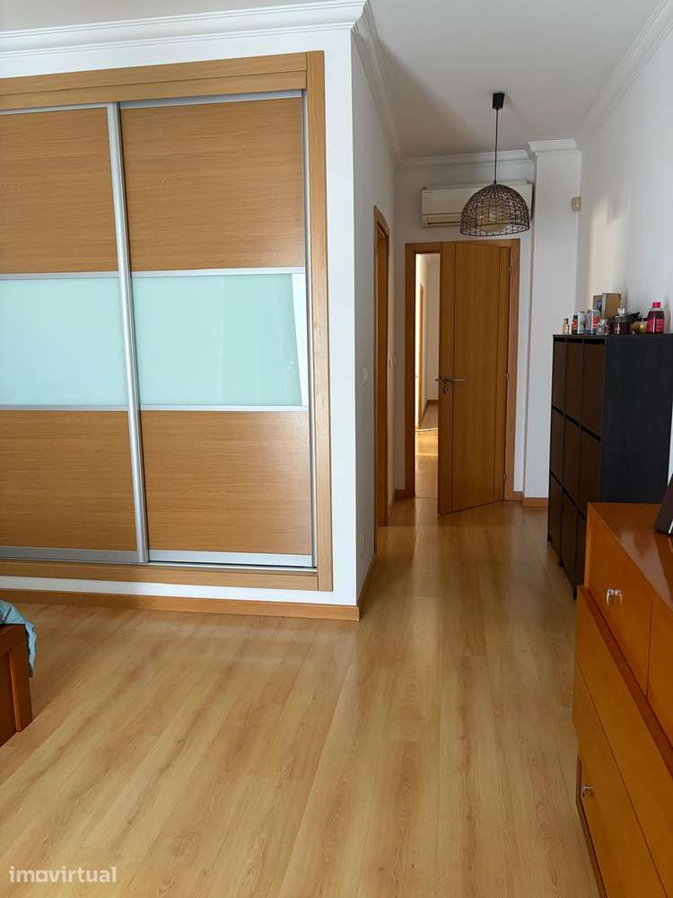 Moradia com optimas areas, zona central - Grande imagem: 4/39