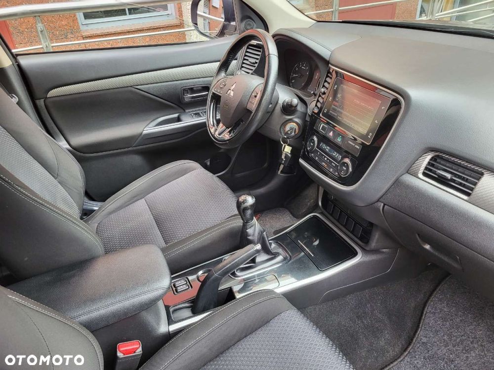 Mitsubishi Outlander - 10