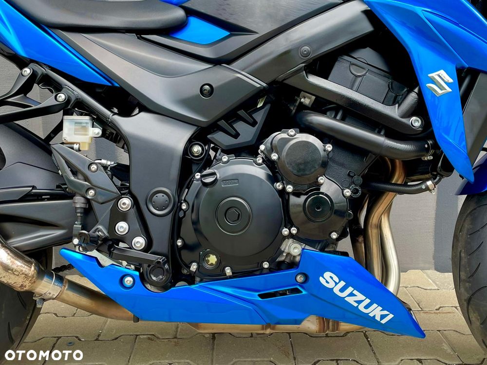 Suzuki GSX - 14
