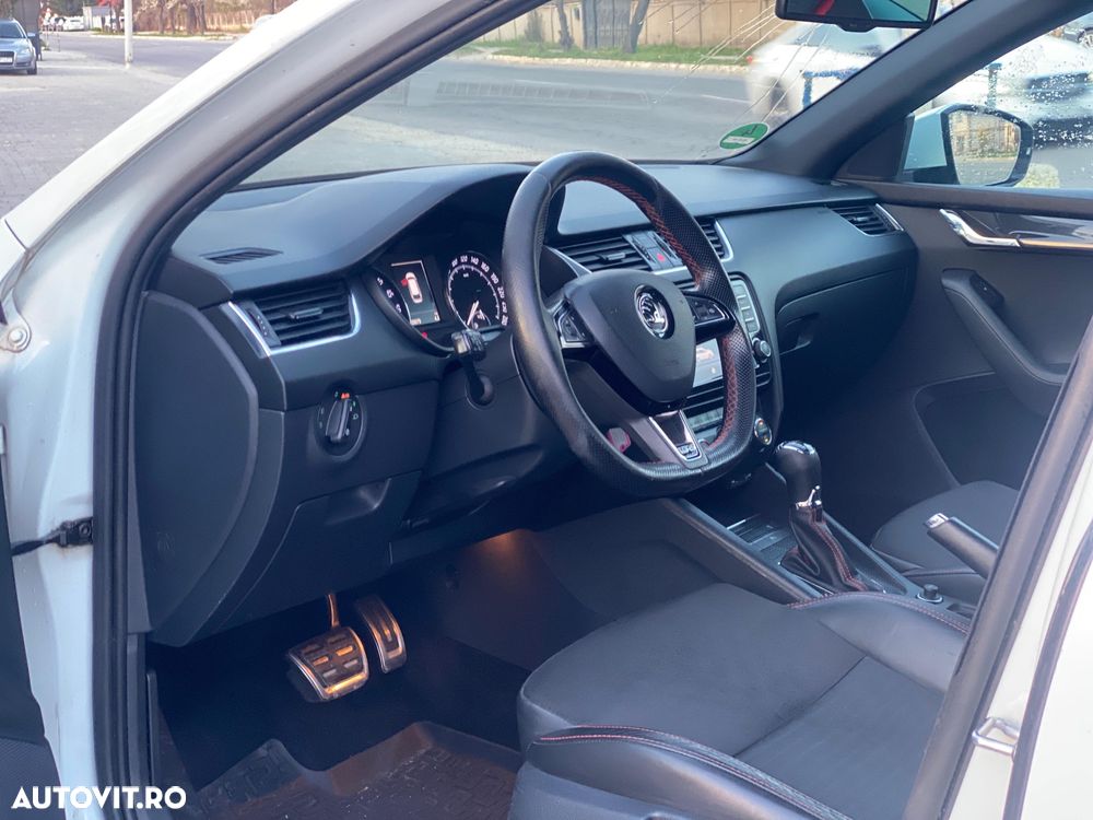 Skoda Octavia 2.0 TDI DSG RS - 9