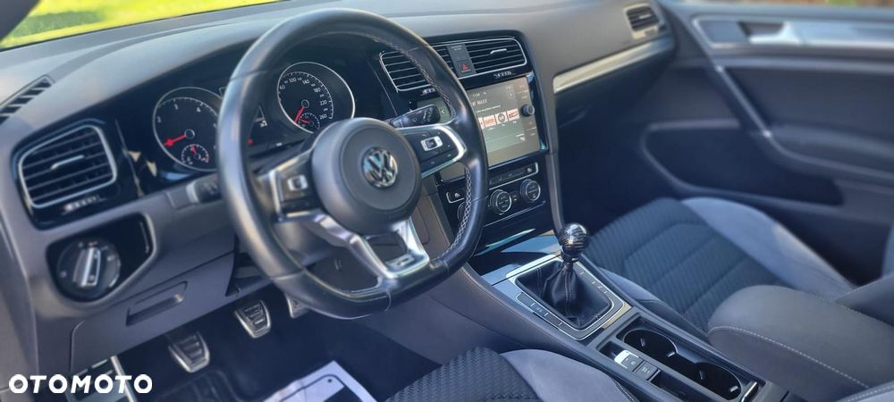 Volkswagen Golf - 22