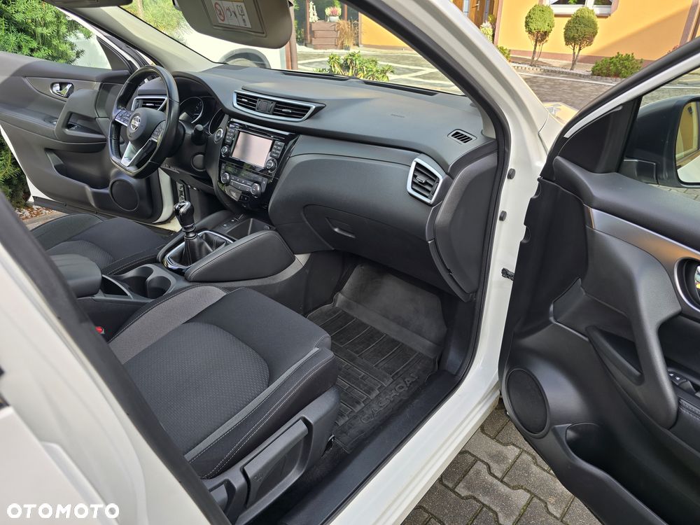 Nissan Qashqai 1.3 DIG-T N-CONNECTA - 24
