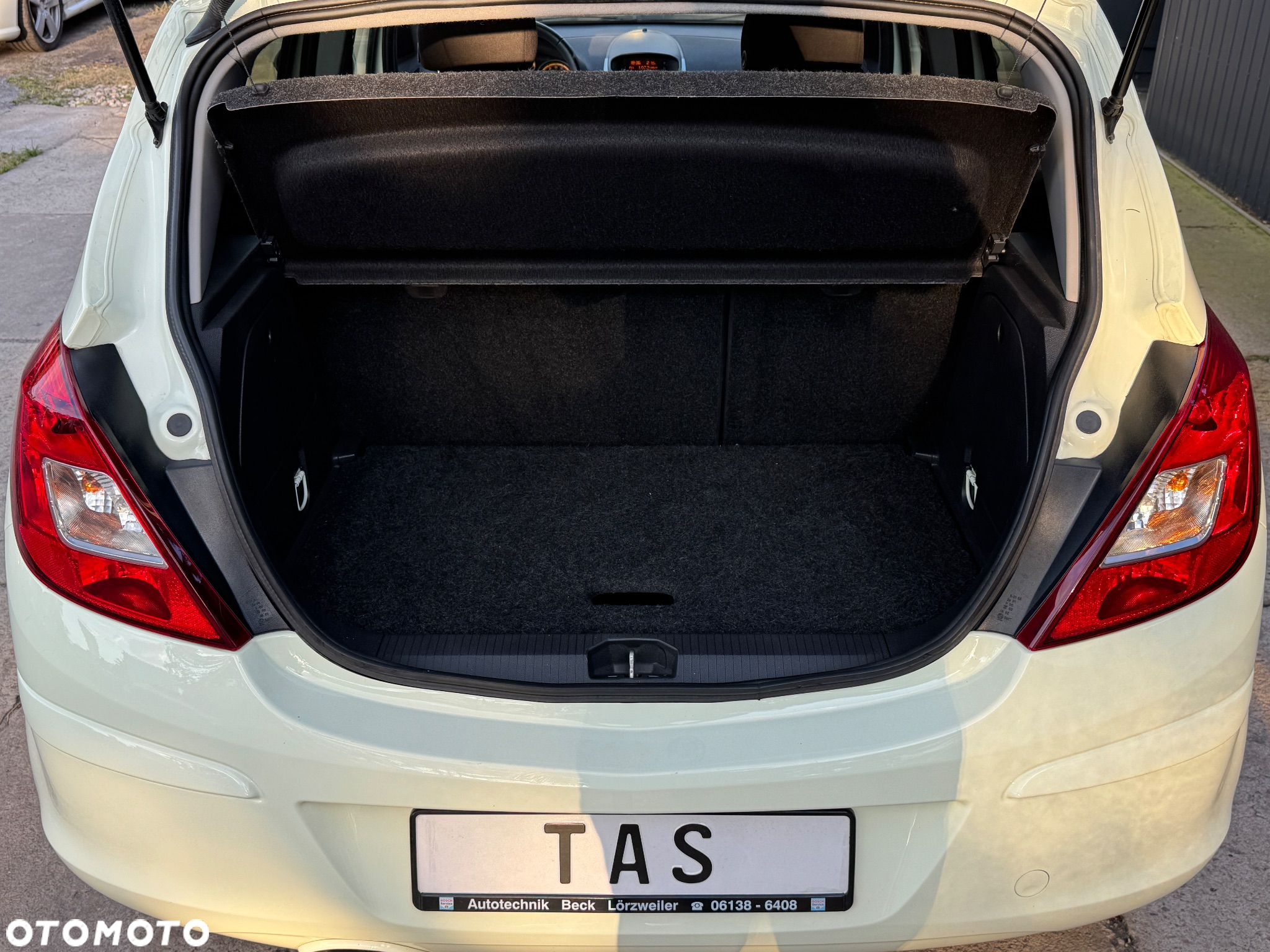 Opel Corsa 1.4 16V Satellite - 21