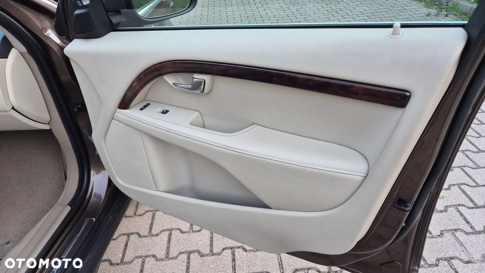 Volvo XC 70 D4 AWD Summum EU6 - 26