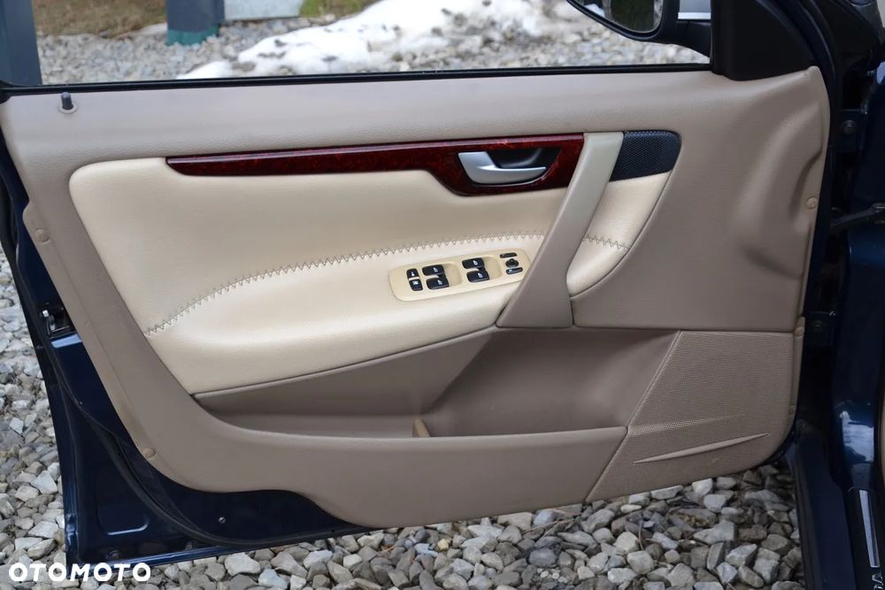 Volvo XC 70 AWD Premium - 11