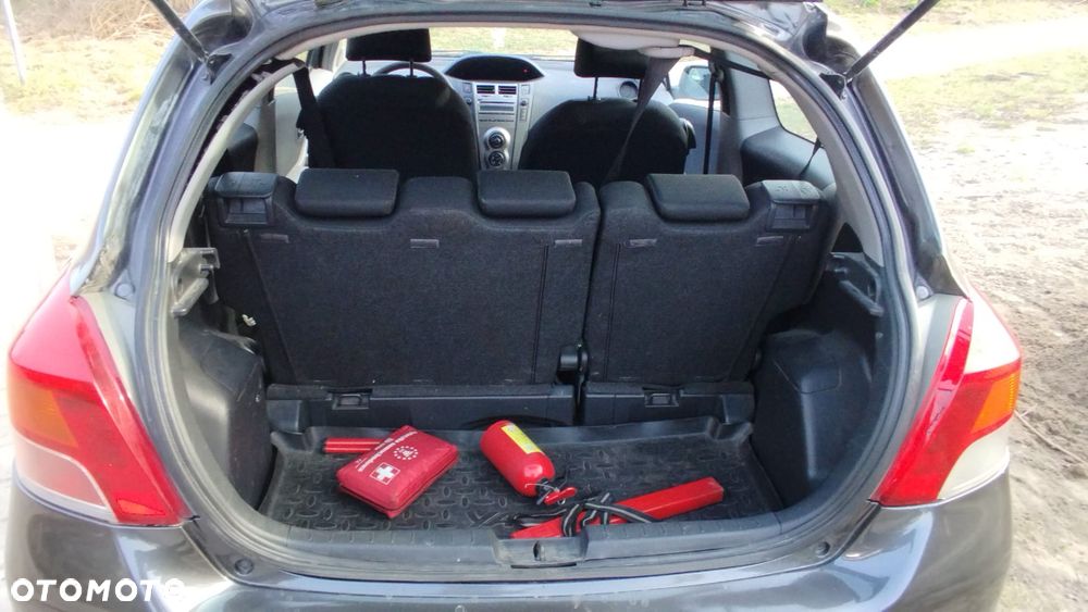 Toyota Yaris 1.0 Luna A/C - 3