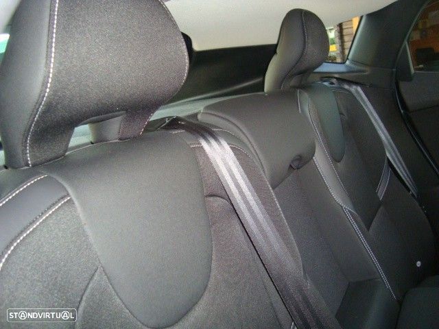 Volvo V40 2.0 D3 R-Design Momentum - 32