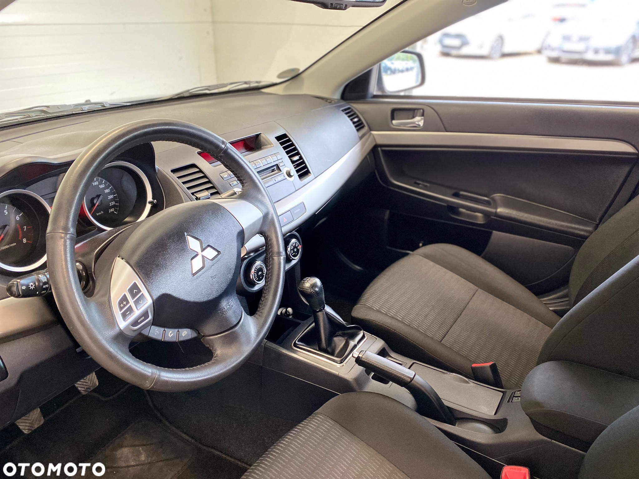 Mitsubishi Lancer 1.6 Invite - 9